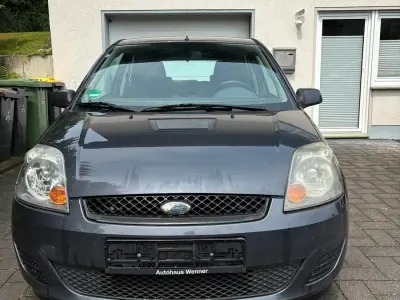 Gebraucht Ford Fiesta 90 PS (66 kW) 2007 Blau Kleinwagen