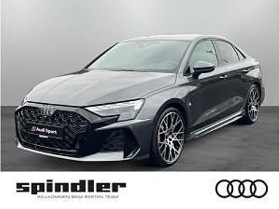Neu Audi RS3 Ambiente 400 PS (294 kW) 2025 Grau (daytonagrau perleffekt) Limousine