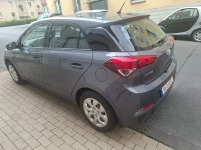Gebraucht Hyundai i20 Pure 84 PS (61 kW) 2016 Blau Limousine
