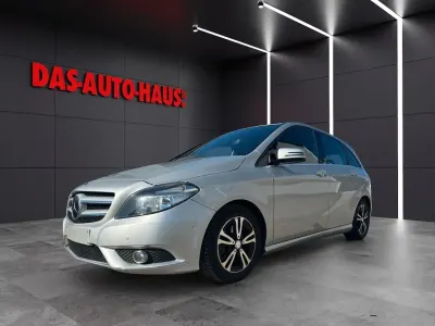 Gebraucht Mercedes B180 Sport 122 PS (89 kW) 2013 Silber Van / Kleinbus