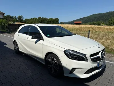 Gebraucht Mercedes A180 122 PS (89 kW) 2016 Weiß Kleinwagen