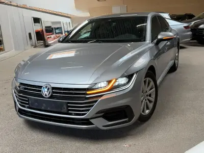 Usata VW Arteon R-line 150 CV (110 kW) 2017 Argento Utilitaria