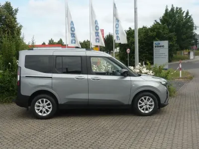 Gebraucht Ford Tourneo Courier Titanium 125 PS (91 kW) 2025 Silber Van / Kleinbus