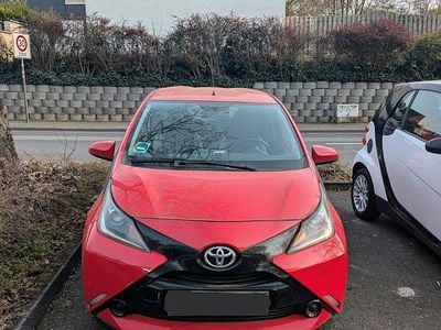 Gebraucht Toyota Aygo 69 PS (50 kW) 2014 Rot Kleinwagen