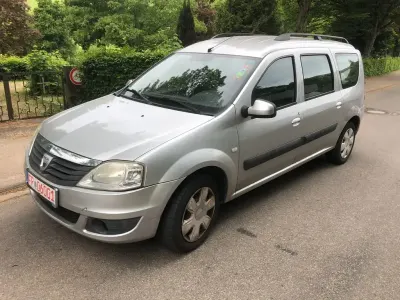 Używany Dacia Logan MCV 87 KM (63 kW) 2011 Srebrny Sedan/Limuzyna