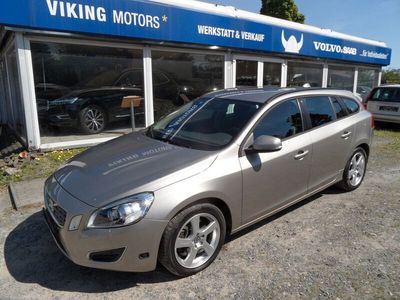Gebraucht Volvo V60 Momentum 215 PS (158 kW) 2011 Seashell / metallic Kombi