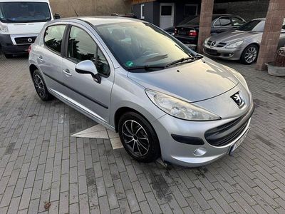 Silber Gebraucht 2006 Peugeot 207 Tendance Limousine | 3.499 € (Etwas zu teuer)