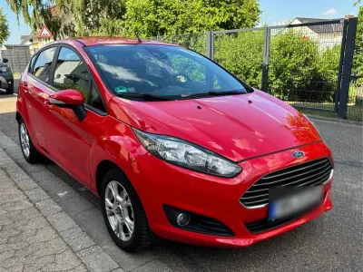 Gebraucht Ford Fiesta 65 PS (47 kW) 2014 Rot Kleinwagen