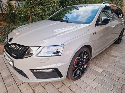 Grau Gebraucht 2018 Skoda Octavia RS Kombi | 22.000 € (Teuer)