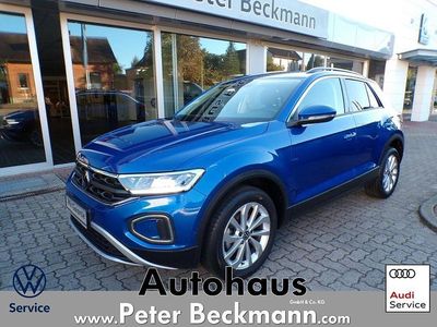 Ravennablau Gebraucht 2024 VW T-Roc Life SUV | 22.890 € (Fairer Preis)