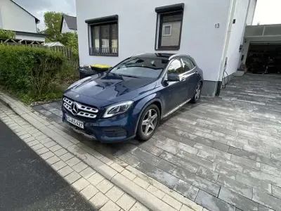 Gebraucht Mercedes GLA250 211 PS (155 kW) 2019 Blau SUV