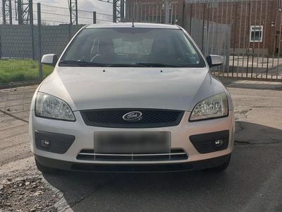 Gebraucht Ford Focus 108 PS (79 kW) 2007 Grau Kombi
