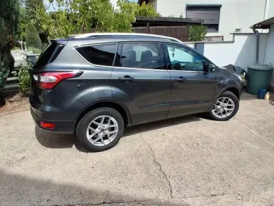 Gebraucht Ford Kuga Cool & Connect 150 PS (110 kW) 2019 Grau SUV