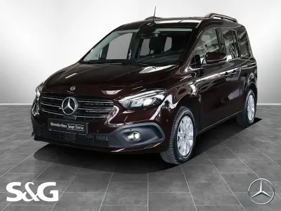 Gebraucht Mercedes T180 Progressive 116 PS (85 kW) 2025 Rot Van / Kleinbus