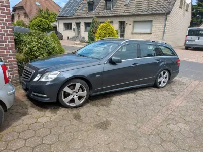 Gebraucht Mercedes E250 Avantgarde 204 PS (150 kW) 2010 Grau Limousine