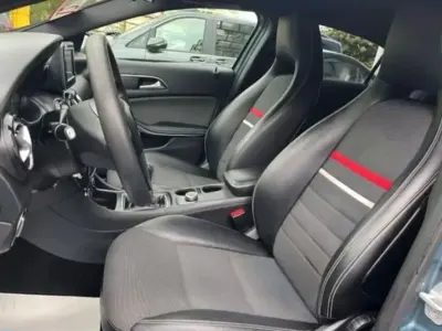 Gebraucht Mercedes A180 122 PS (89 kW) 2012 Blau Kleinwagen