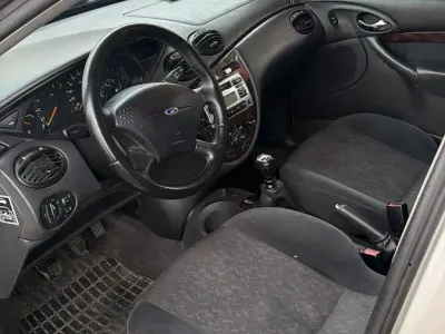 Occasion Ford Focus 90 ch (66 kW) 1999 Gris Berline