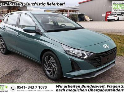 Neu Hyundai i20 Select 90 PS (66 kW) 2025 Mangrove green minerale... Kleinwagen