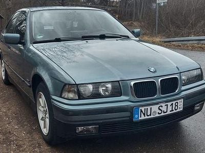 Gebraucht BMW 318 116 PS (85 kW) 1996 Grün Limousine