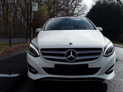 Gebraucht Mercedes B180 122 PS (89 kW) 2018 Weiß Van / Kleinbus