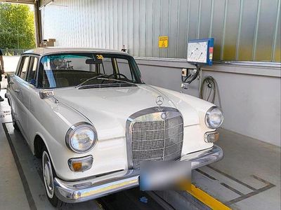 Gebraucht Mercedes 200 95 PS (69 kW) 1965 Weiß Limousine