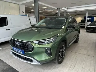 Gebraucht Ford Kuga Active X 242 PS (177 kW) 2024 Bursting green (metallic) SUV