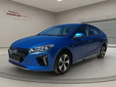 Gebraucht Hyundai Ioniq Premium 88 kW (120 PS) 2018 Marina blue / met Kleinwagen