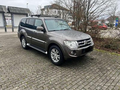 Gebraucht Mitsubishi Pajero Intense 200 PS (147 kW) 2012 Braun SUV