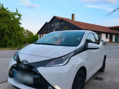 Gebraucht Toyota Aygo 70 PS (51 kW) 2017 Weiß Kleinwagen