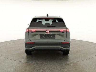 Neu VW Tayron Life 204 PS (150 kW) 2026 Cipressino grün metallic SUV