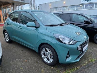 Mangrove green / mic Gebraucht 2023 Hyundai i10 Trend Kleinwagen | 15.990 € (Fairer Preis)