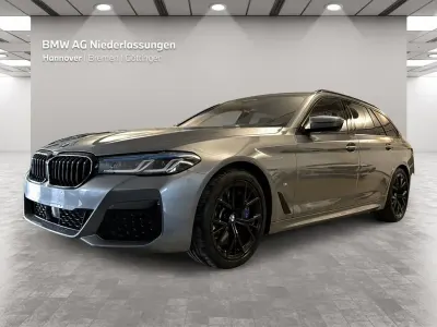 Gebraucht BMW 530 M Sport 286 PS (210 kW) 2023 Grau Kombi