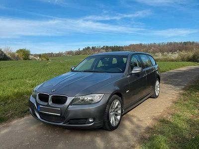 Gebraucht BMW 320 163 PS (119 kW) 2009 Silber Kombi