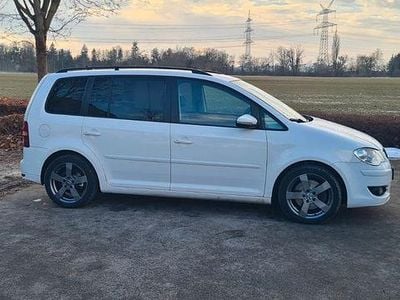 Weiß Gebraucht 2010 VW Touran R-line Van / Kleinbus | 5.900 € (Etwas zu teuer)