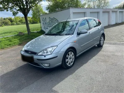 Gebraucht Ford Focus Ghia 80 PS (58 kW) 2004 Silber Limousine
