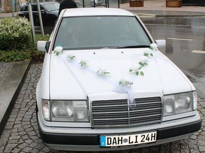 Weiß Gebraucht 1990 Mercedes E300 Limousine | 12.500 €