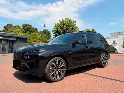Gebraucht BMW X7 M Sport 340 PS (250 kW) 2023 Schwarz SUV