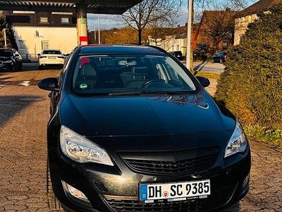 Gebraucht Opel Astra 102 PS (75 kW) 2012 Schwarz Kombi