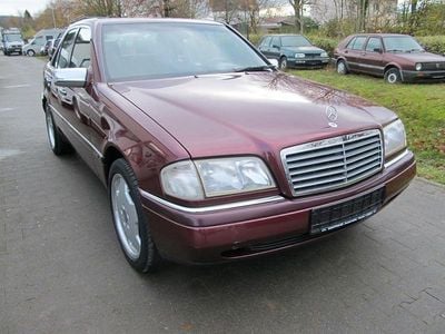 Rot Gebraucht 1997 Mercedes C180 Elegance Limousine | 5.999 € (Etwas zu teuer)