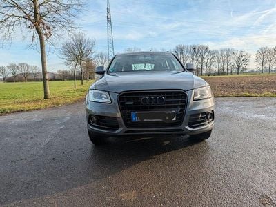Grau Gebraucht 2012 Audi Q5 Ambiente SUV | 12.000 € (Guter Preis)