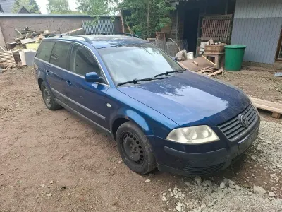 Usata VW Passat 101 CV (74 kW) 2003 Blu Station wagon