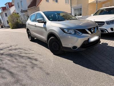 Second-hand Nissan Qashqai 115 CP (84 kW) 2017 Argintiu SUV