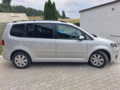 Gebraucht VW Touran Trendline 105 PS (77 kW) 2013 Silber Van / Kleinbus