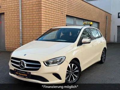 Gebraucht Mercedes B180 116 PS (85 kW) 2021 Hellelfenbein Van / Kleinbus