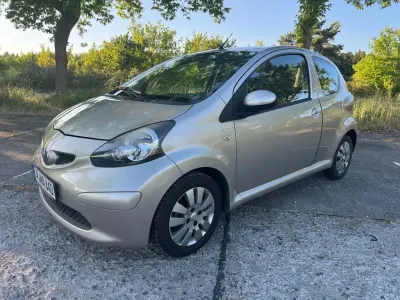 Gebraucht Toyota Aygo 68 PS (50 kW) 2007 Silber Kleinwagen