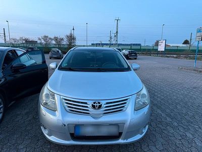 Gebraucht Toyota Avensis Executive 150 PS (110 kW) 2010 Silber Kombi