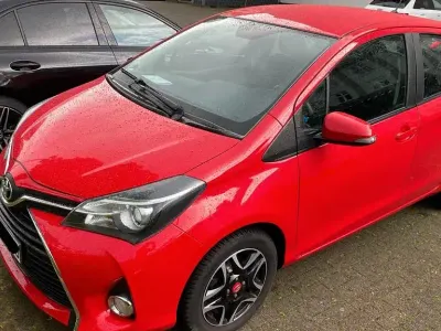 Brugt Toyota Yaris Comfort 99 HK (72 kW) 2016 Rød Sedan
