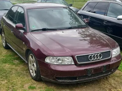 Gebraucht Audi A4 Sport 150 PS (110 kW) 1995 Rot Limousine