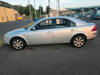 Gebraucht Ford Mondeo 145 PS (106 kW) 2001 Silber Limousine