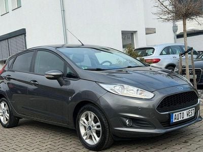 Gebraucht Ford Fiesta Celebration 101 PS (74 kW) 2016 Grau Limousine